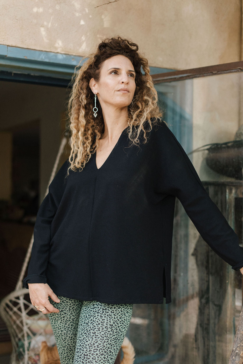 V חולצת בייסיק