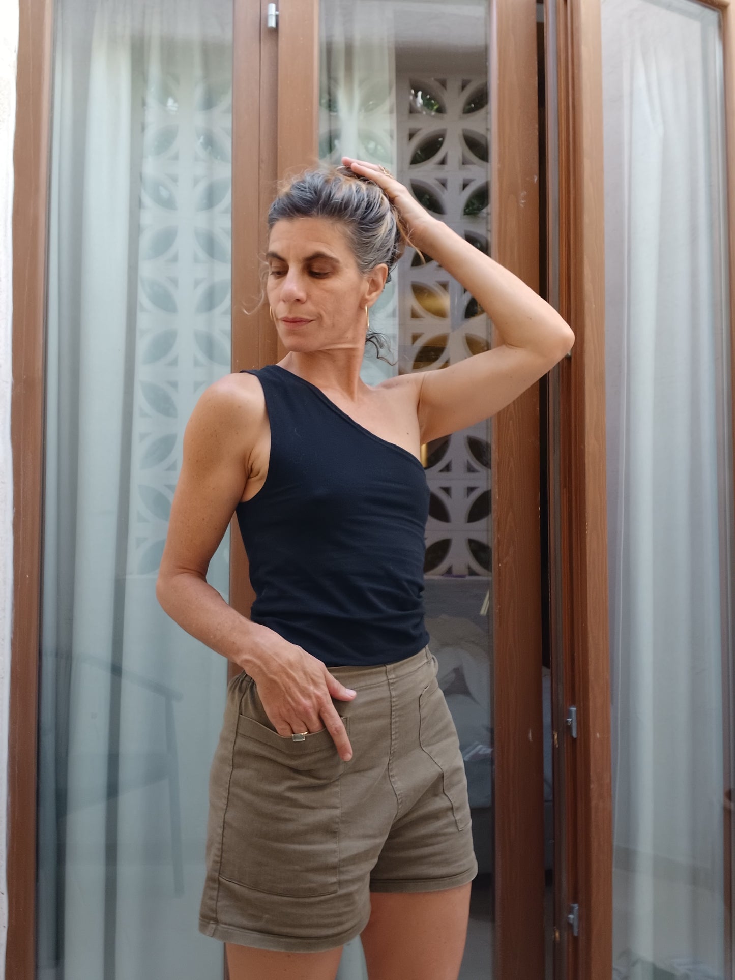 גופיית כתף אחת